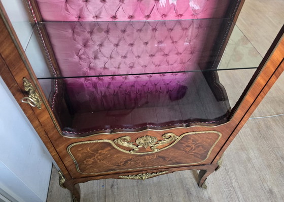 Louis XV Vitrinekast – Vitrinekasten, Glass, Velvet (photo 13 of 13)