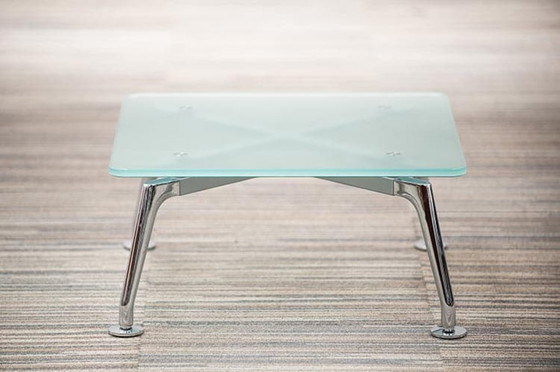 Image 1 of Nn Table basse