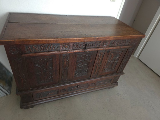 Wunderschöne antike Brauttruhe aus Eiche aus dem Jahr 1765 – Aufbewahrungsschrank, Wood (photo 15 of 17)