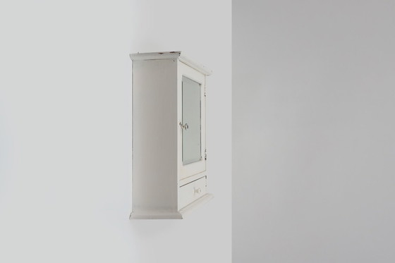 Image 1 of Franse Art Deco witte spiegelende scheer- of medicijnkast in eikenhout