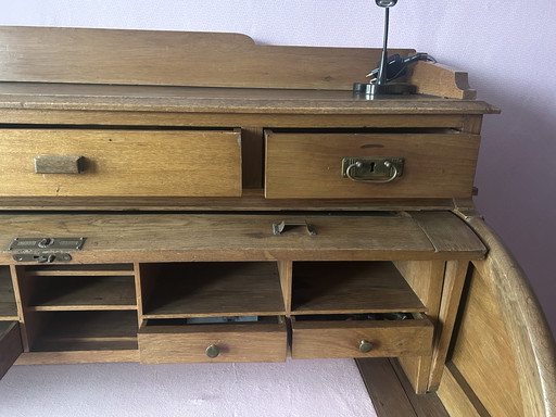 Een antieke/vintage eiken secretaire/ archiefkast, van rond 1900-1920.