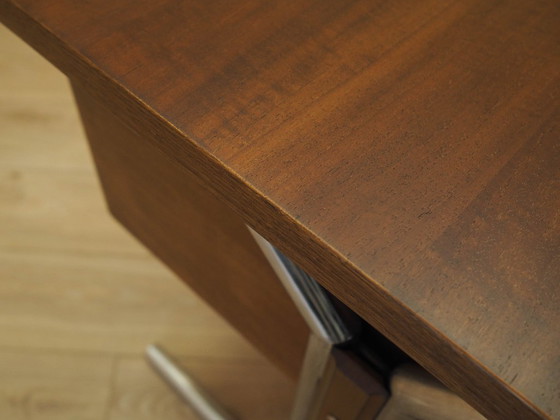 Image 1 of Scrivania in noce, design italiano, anni '70, realizzata in Italia.