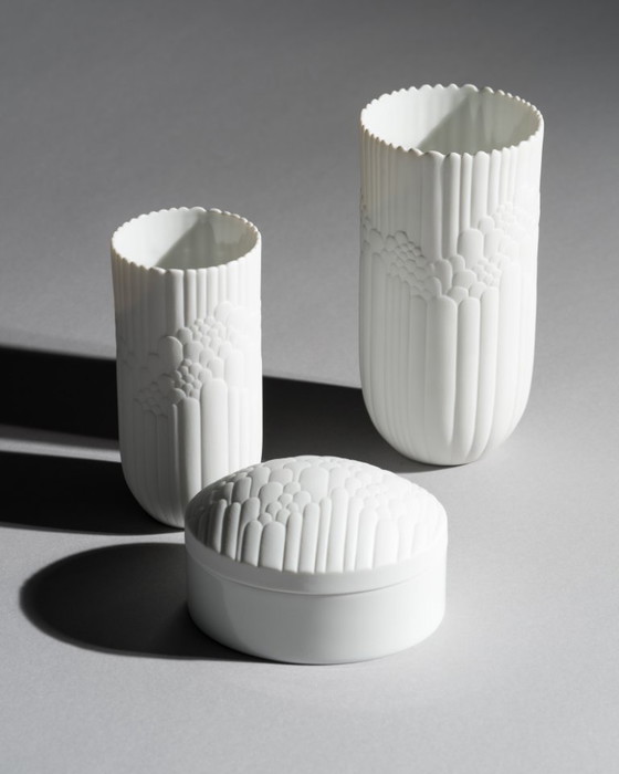 Image 1 of Rosenthal Anemone Porzellan-Trio kleiner Vasen mit Deckelbox von Rosemonde Nairac