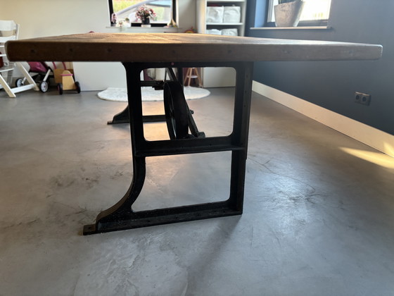 Image 1 of Table de salle à manger industrielle unique