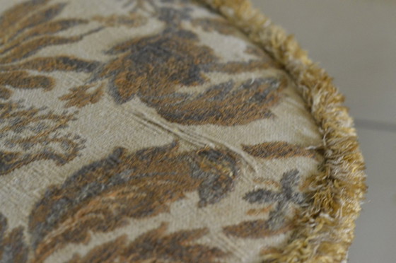 Image 1 of Reposapiés o taburete antiguo de madera