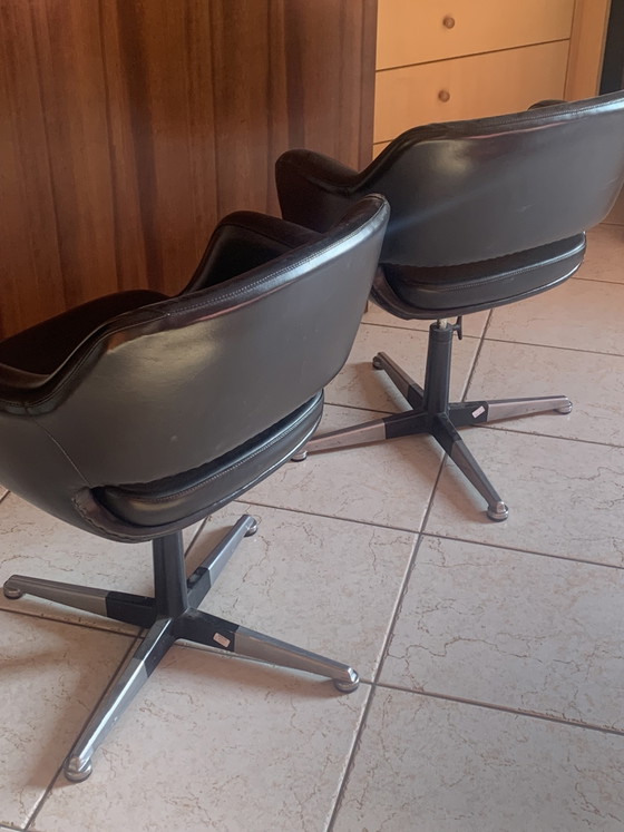 Image 1 of Pair of Executive Model 71 armchairs by Eero Saarinen (1950), an iconic Italian production licensed by Knoll.
