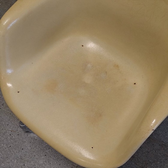 Silla de oficina Herman Miller con carcasa de fibra de vidrio, Sillas de oficina, Metal, Crema, Vintage (foto 5 de 10)