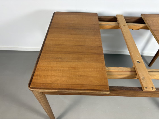 Image 1 of Vintage uitschuifbare teak tafel, uitgeschoven is hij 208 cm