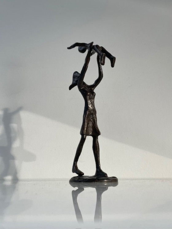 Image 1 of Bronze statue of mother and child – modern and expressive