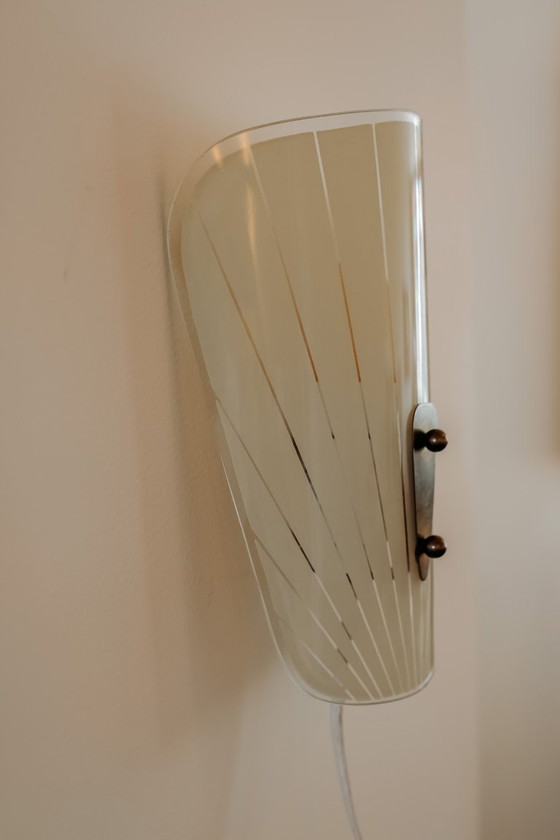 Image 1 of Glazen Mid Century Modern Wandlampje, Jaren 50