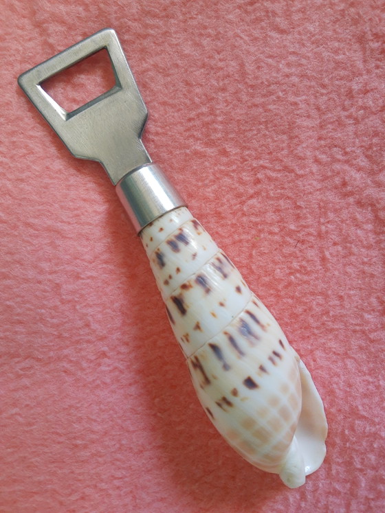Apribottiglie vintage unico degli anni '60-'70 con manico a conchiglia. – Retro, Regali, Metal (photo 9 of 9)