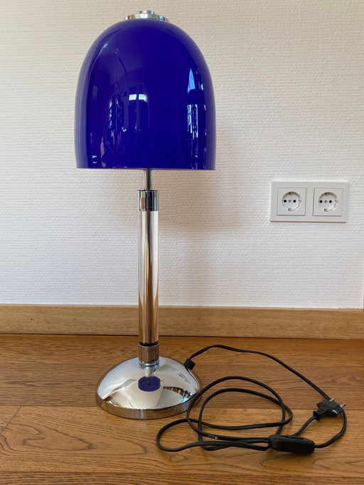 Blaue Tischlampe