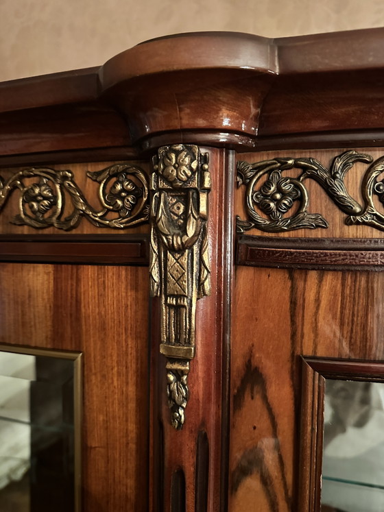 Image 1 of Vitrine JP Ehalt (Vitrine argentée) - Style Louis XIV - Vintage années 70 - Meubles Ehalt