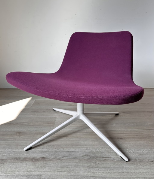 2x Hay Ray swivel lounge fauteuils