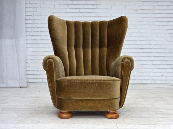 Image 1 of Deense relaxfauteuil met hoge rugleuning uit de jaren 60, bekleed met groen meubelvelours.