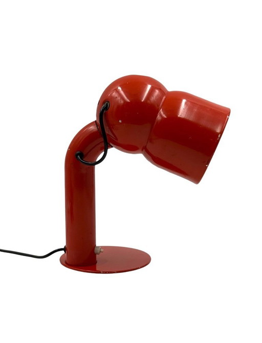 Elio Martinelli, modelo 2135. Lámpara de mesa/escritorio Robot roja, Martinelli Luce, Italia, 1960.