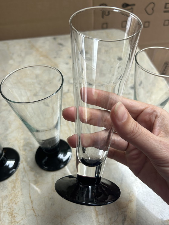 Image 1 of Bicchieri vintage Luminarc con base nera (set da 4)