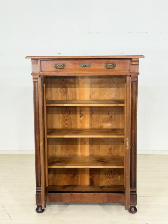 Image 1 of Meuble vertiko ancien de style Gründerzeit (fin du XIXe siècle), meuble de salon, meuble d'entrée, armoire à linge, vers 1900