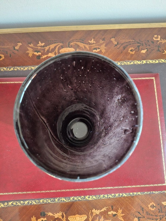 Image 1 of Grote rolvaas van geblazen glas met gespikkelde grijs/paarse camaieu-decoratie