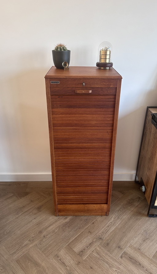Vintage archief/roldeurkast