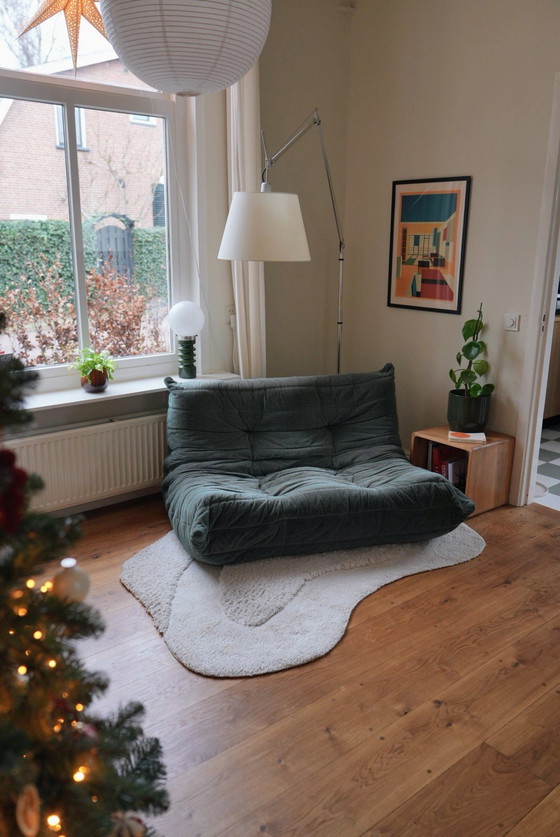 Image 1 of Divano originale Togo Ligne Roset a 2 posti in un esclusivo tessuto a coste/velluto a coste verde mare