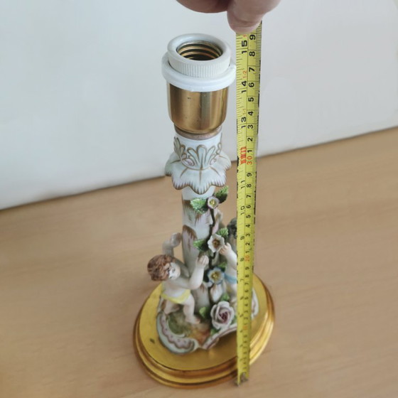Image 1 of LAMPADE DA TAVOLO IN PORCELLANA