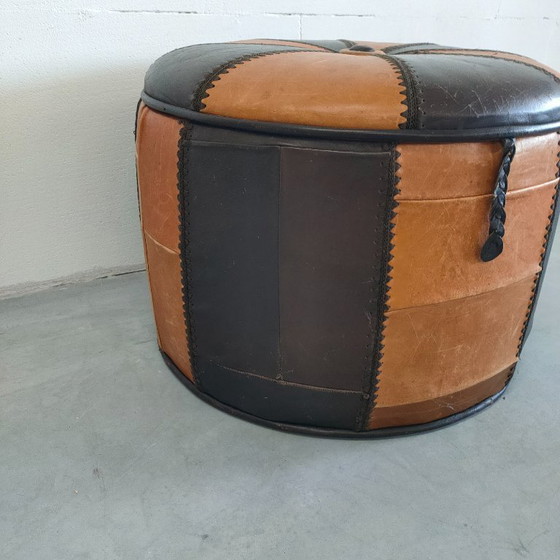 Image 1 of Pouf brocante d'epoca con patta di contenimento/ripostiglio.