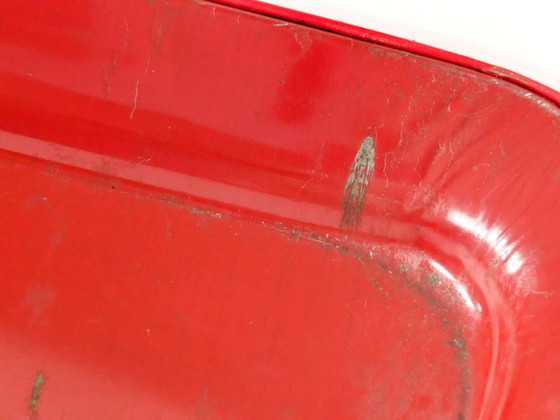 Image 1 of Bandeja de hojalata roja de mediados de siglo | Estilo de arte popular escandinavo | Decoración navideña