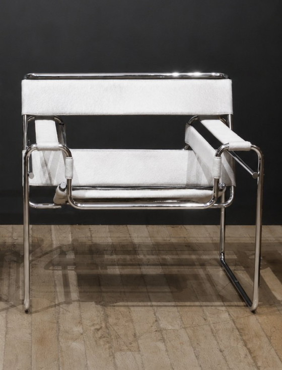 Image 1 of KNOLL Studio Set van 2 WASSILY B3 fauteuils (NIEUW) in wit bont