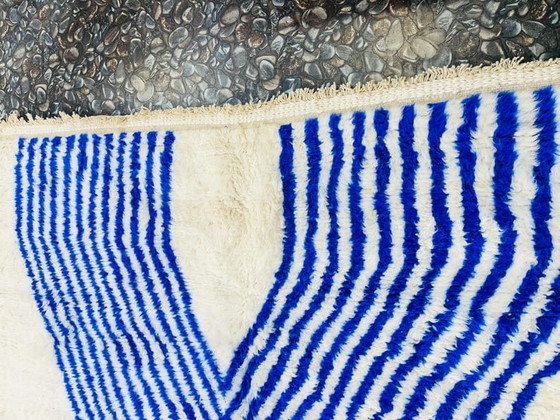 Alfombra bereber hecha a mano, artesanía tradicional, azul y blanco, tamaño 250/350 cm. – Accupunto, Wool (photo 4 of 5)