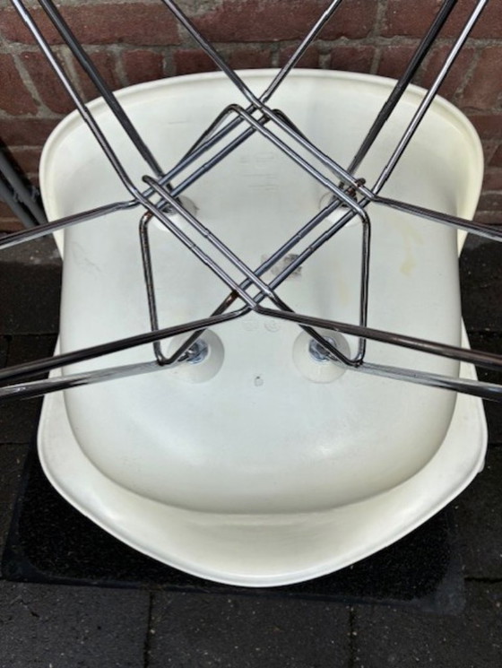 Image 1 of 4 pezzi di sedie Eames Dar