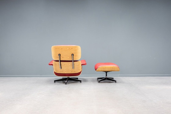 Image 1 of Sillón Eames + otomana
