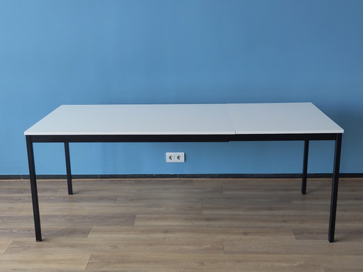Pastoe extendable dining table