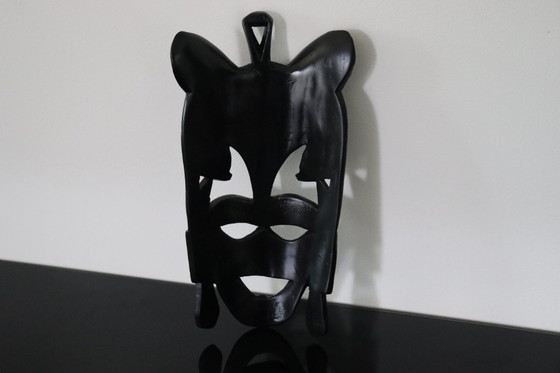 Image 1 of Masque en bois sculpté à la main