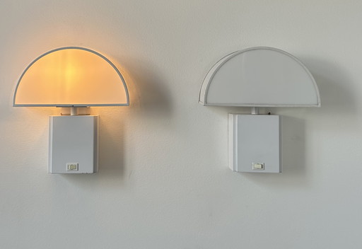 Paar vintage Olympe Guzzini wandlampen, metaal en perspex, Italië 1970