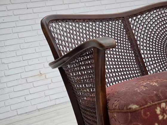 Image 1 of Sofá danés de 3 plazas, década de 1950, terciopelo rosa salmón, malla para muebles, madera de haya oscura.