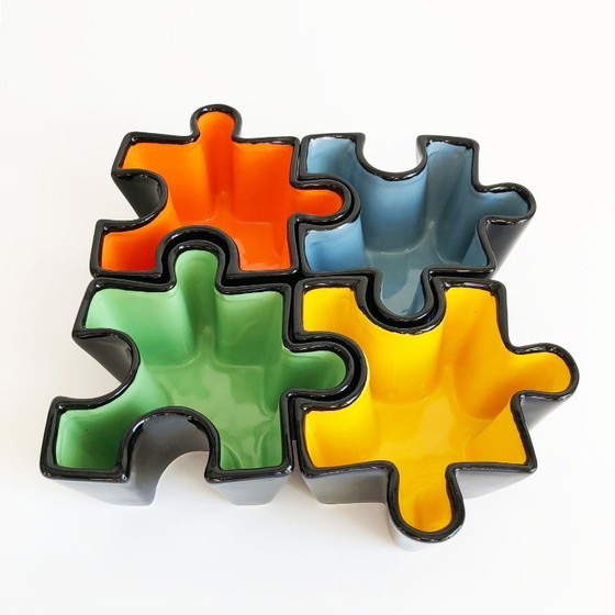 Image 1 of Juego de cuencos de cerámica con forma de rompecabezas. Italia, década de 1980.