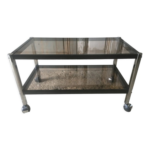 Metall-Couchtisch mit Rauchglas.