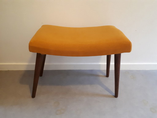 Gelber Vintage-Fußhocker aus den 50er Jahren