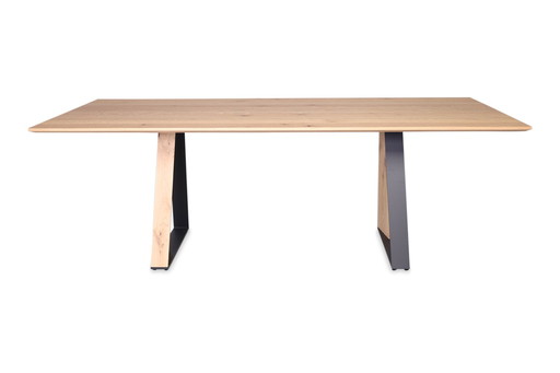 Venjakob Yon dining table
