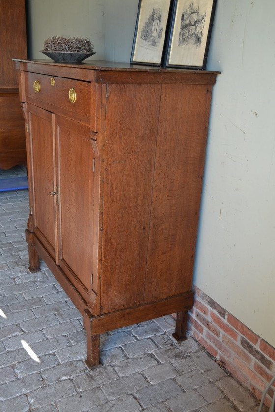 Image 1 of Armoire Empire ancienne en chêne pour fille.