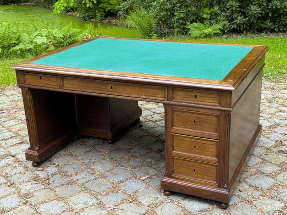 Image 1 of Scrivania da ministro/a per partner, 160x120 cm, mogano e rovere. 15 cassetti. Inglese.