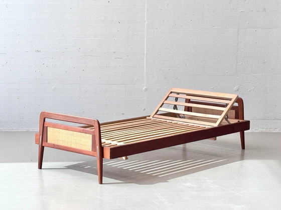 Image 1 of Cama Swiss Form de teca con tejido de ratán, Suiza, década de 1950.