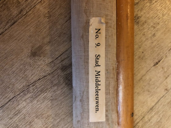 Image 1 of Vintage schoolplaat schoolkaart Een Stad in de Middeleeuwen 110 x 75  JB Wolters Groningen