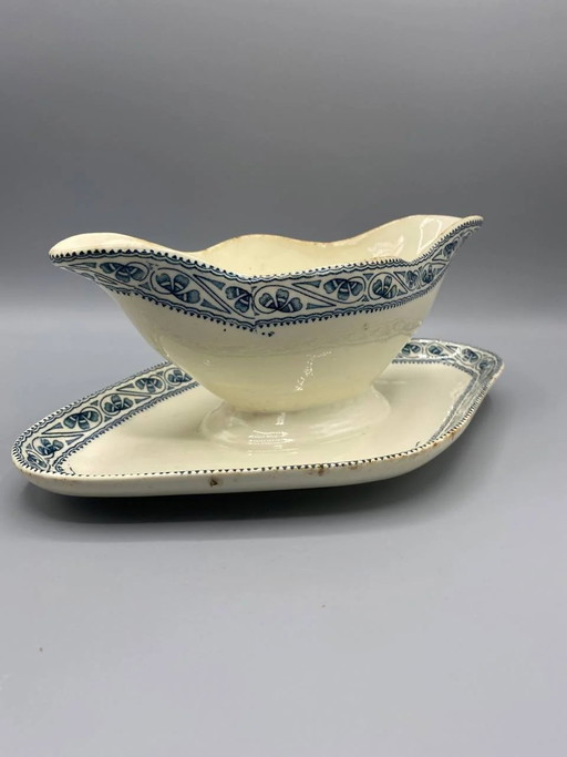 Boulenger Choisy-le-Roi Faience Gravy Boat, Champigny Pattern, with Original Attached Stand – servies
