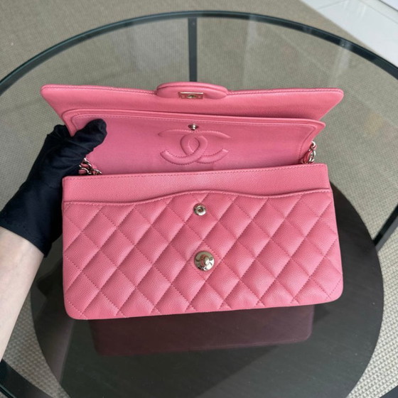 Image 1 of Borsa Chanel Classic Flap Medium - Caviar 25CM in pelle di vitello martellata trapuntata rosa con finiture dorate Serie 28