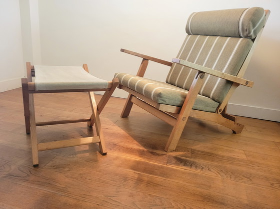 Image 1 of Fauteuil en Voetenbank van Hans J. Wegner voor AP Stolen