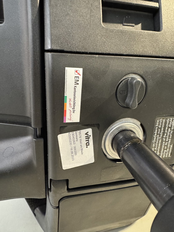 Image 1 of Silla de oficina de malla Vitra ACX