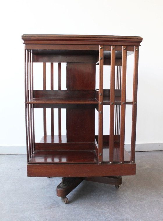 Image 1 of Pagina 1 di 7 Libreria girevole in mogano, stile Regency, inizio XX secolo.