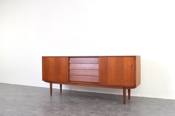 Image 1 of Buffet scandinave en teck du milieu du siècle par Nils Jonsson pour P.S. Heggen, années 1960.